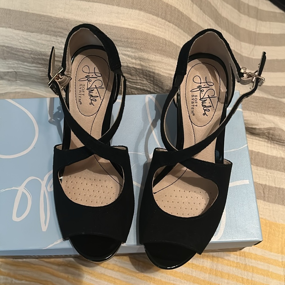 Life Stride Maria 3.5" Heel Womens 6 (black) in box